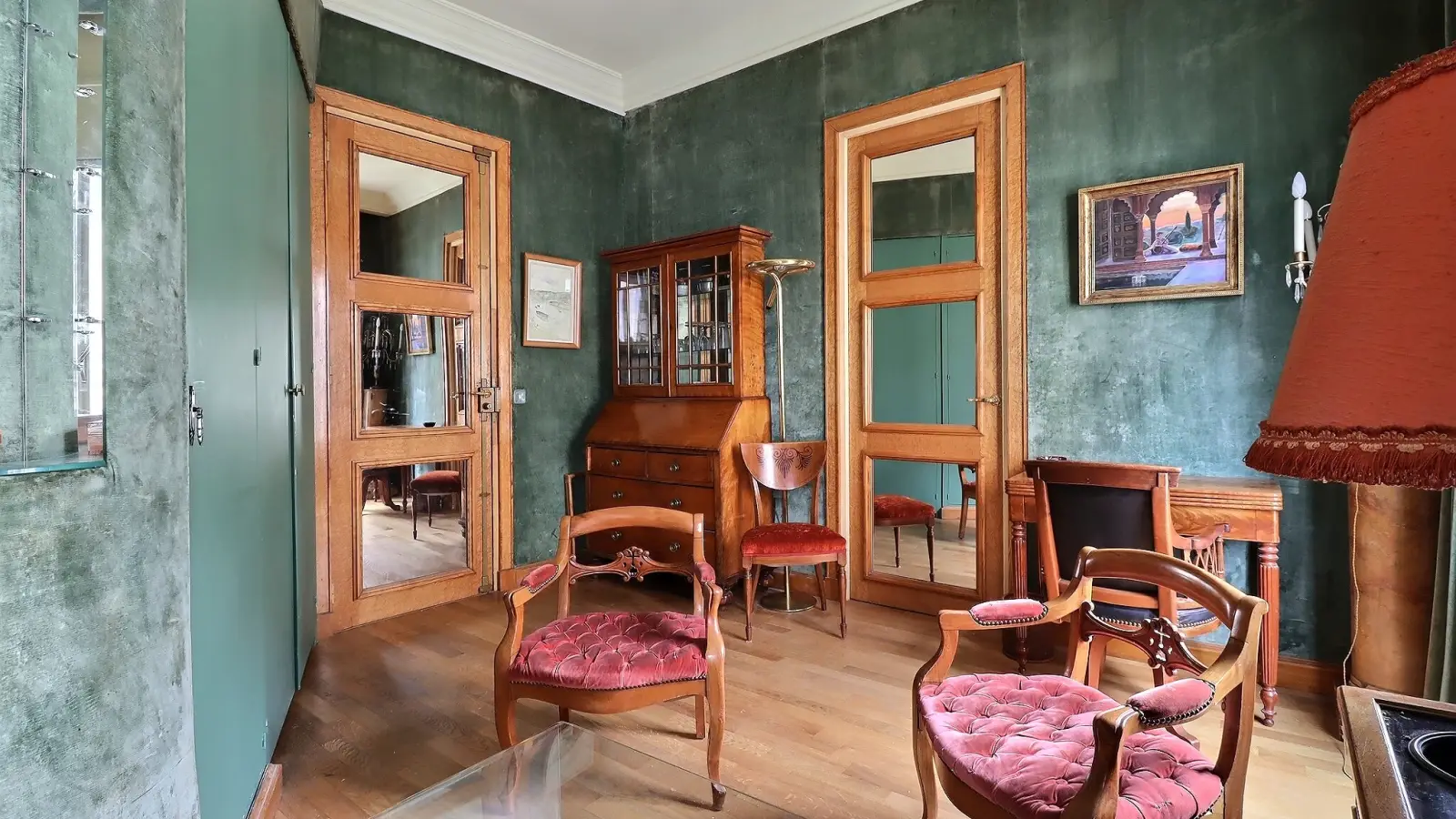 Flat Avenue Matignon in Paris