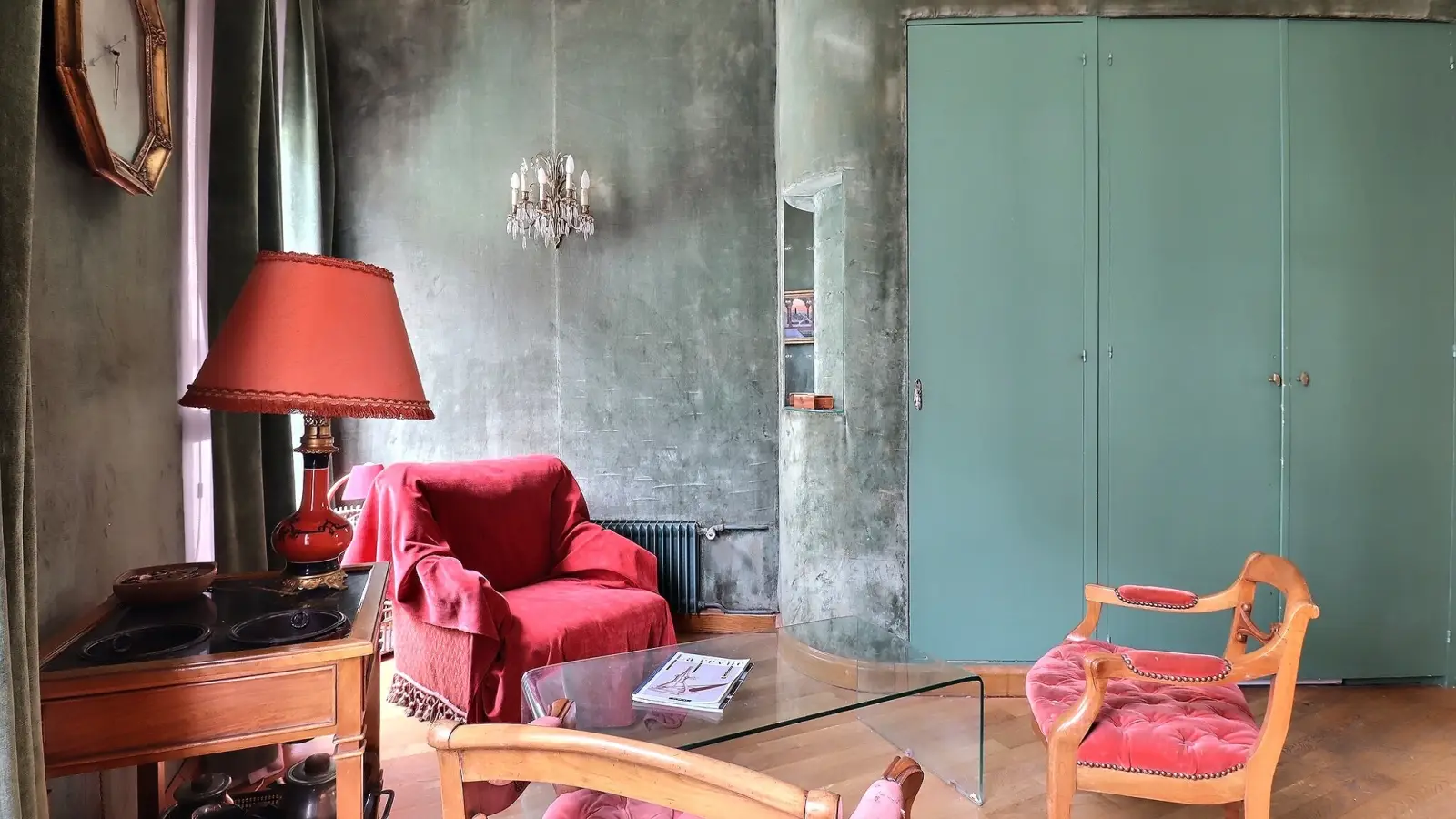 Flat Avenue Matignon in Paris