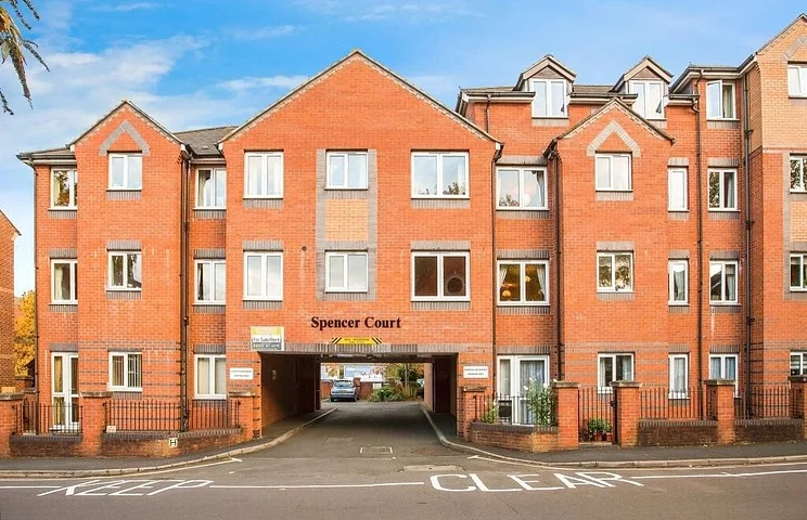 Flat Spencer Court in Cherwell District