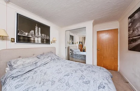 Flat Spencer Court in Cherwell District
