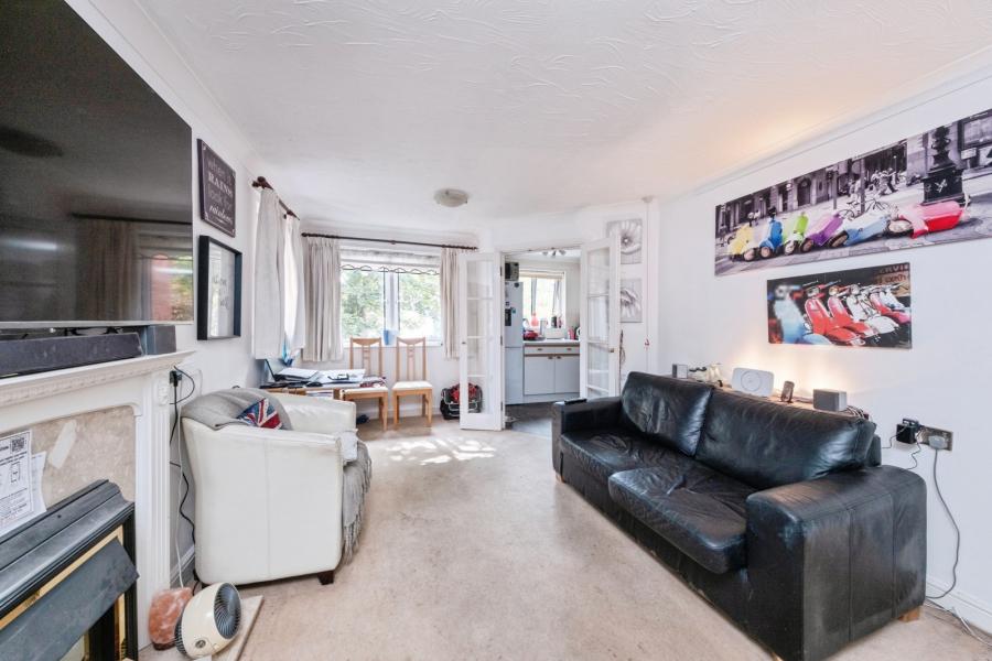 Flat Spencer Court in Cherwell District