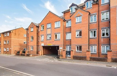 Flat Spencer Court in Cherwell District