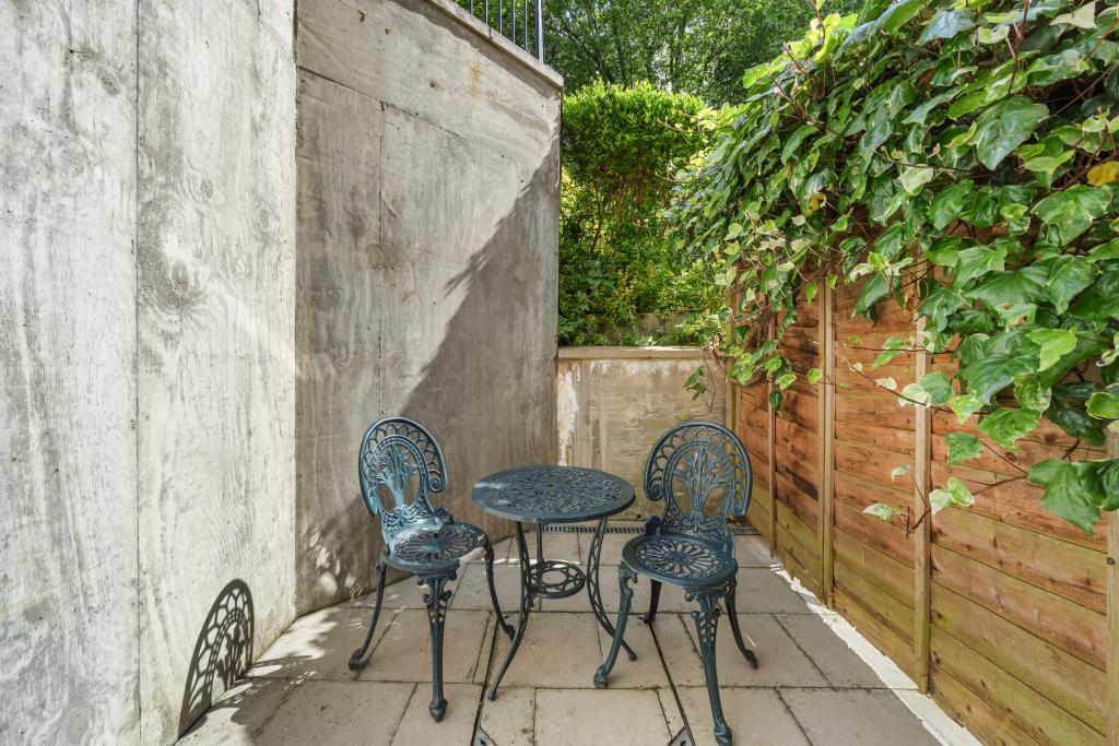 Flat Finchley Road in Greater London