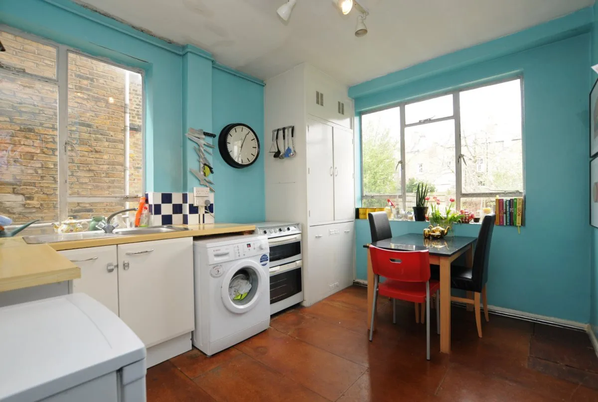 Flat Springdale Road in Greater London