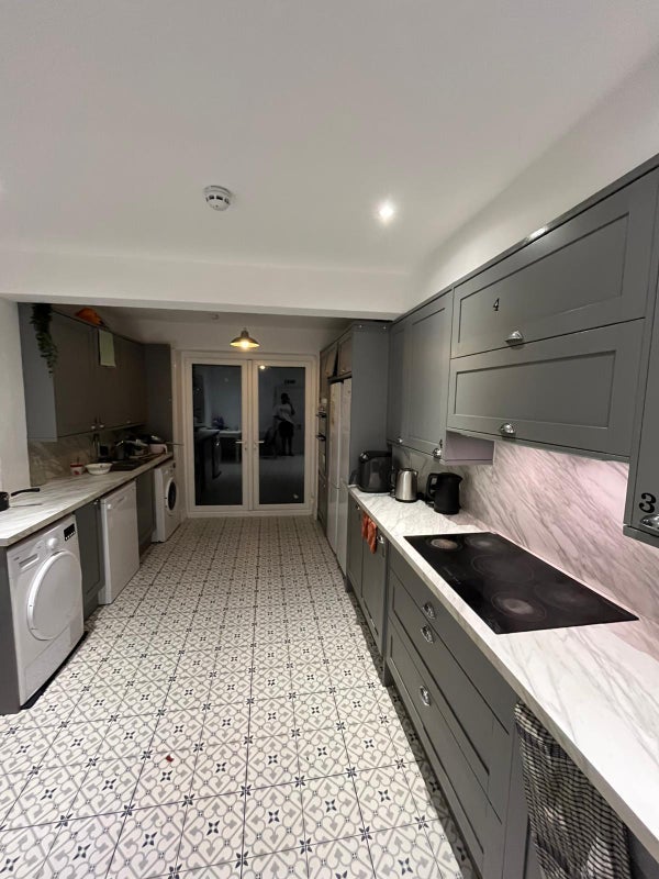 Room Fordel Road in Greater London