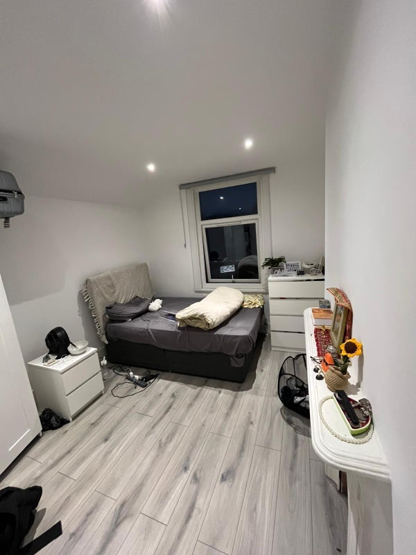Room Fordel Road in Greater London