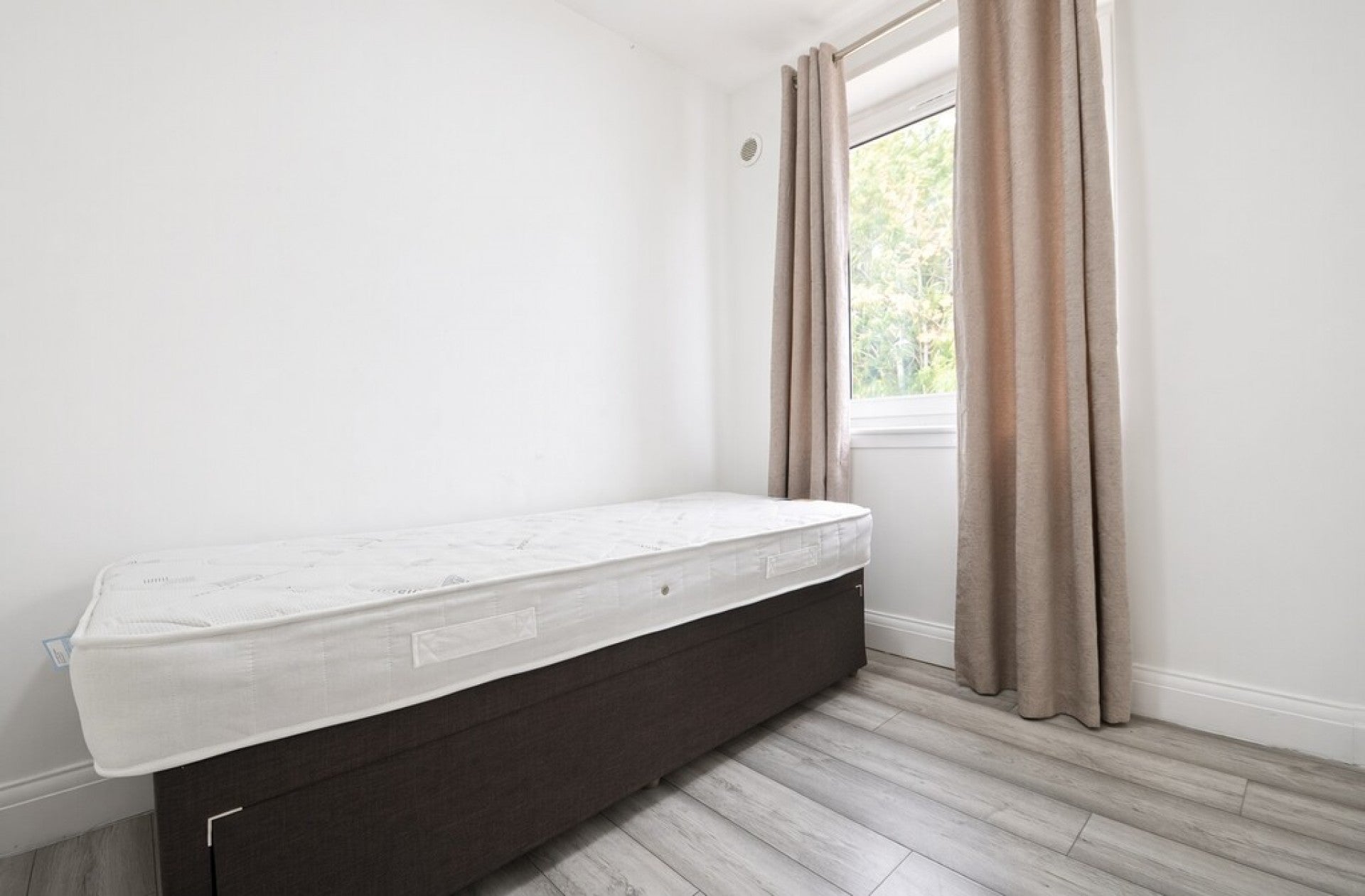 House Felthambrook Way in Greater London