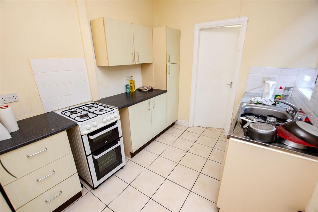 Flat Raddlebarn Road in Birmingham