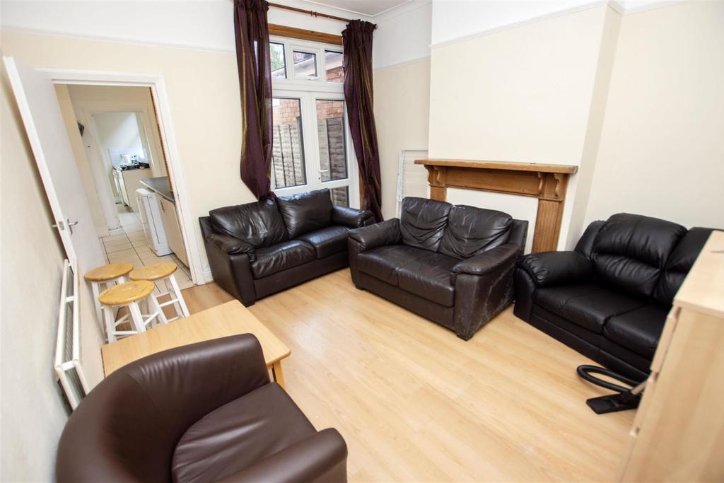 Flat Raddlebarn Road in Birmingham