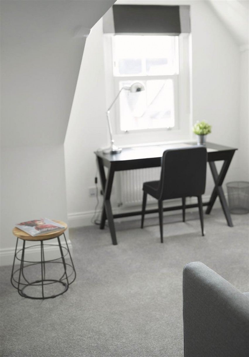 Room Mansfield Road in Reading
