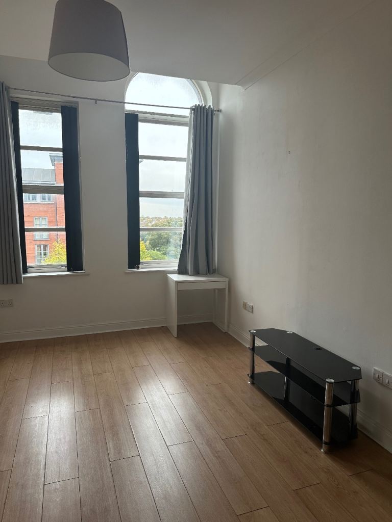 Flat Ockbrook Drive in Nottingham