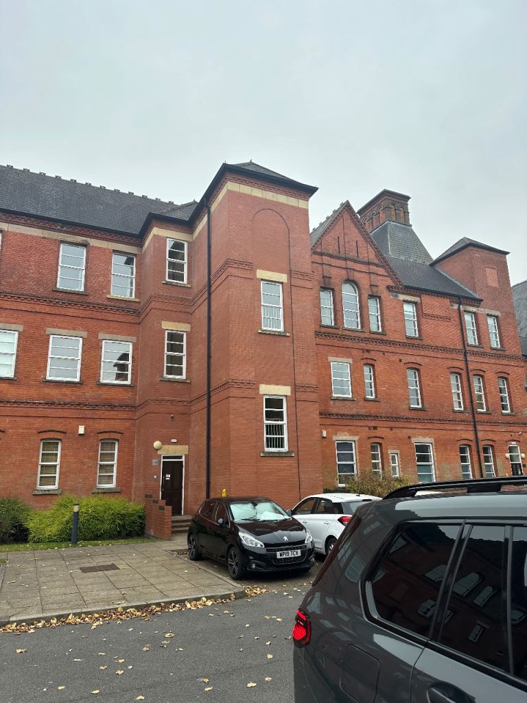 Flat Ockbrook Drive in Nottingham