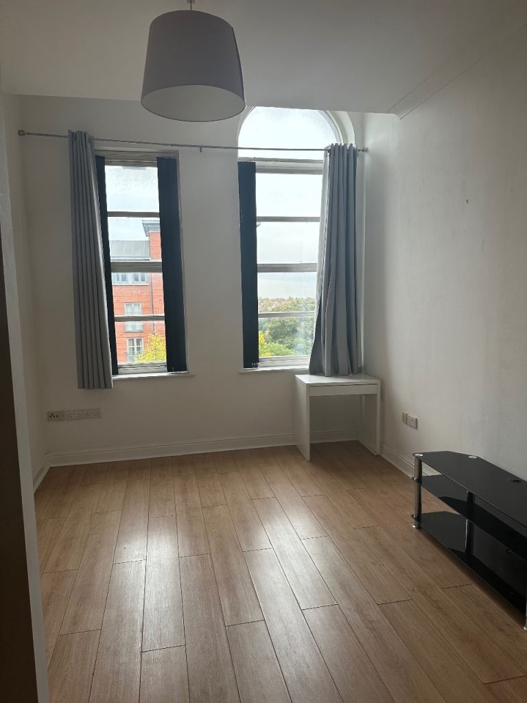 Flat Ockbrook Drive in Nottingham