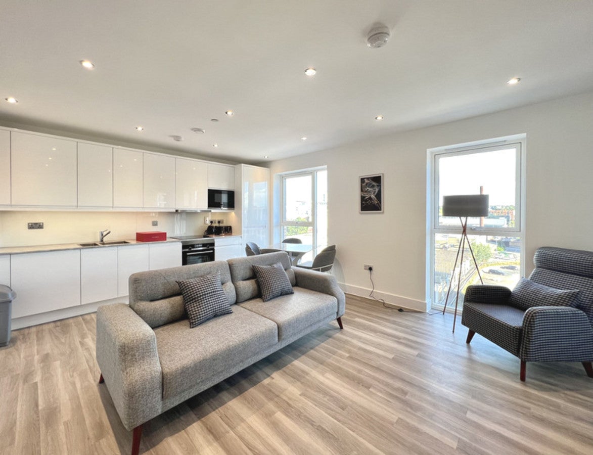 Flat Lismore Boulevard in Greater London