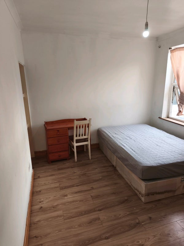 Room Chingford Road in Greater London