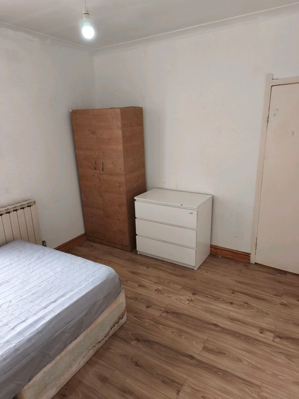Room Chingford Road in Greater London