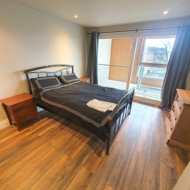 Flat Templeton Court in Glasgow