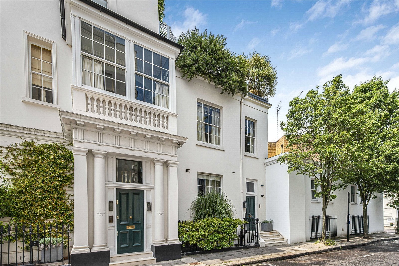 Flat St George's Drive in City of Westminster