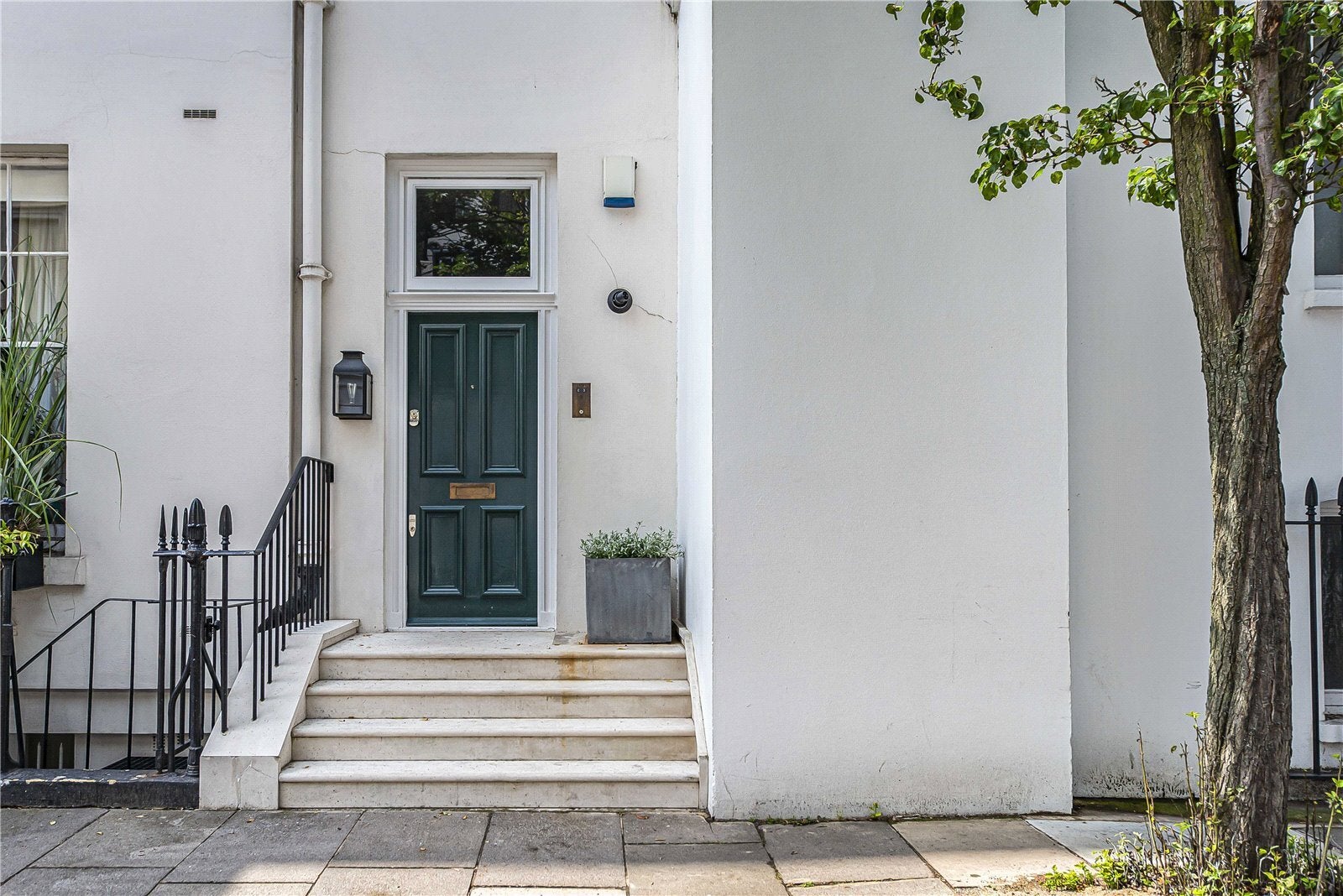 Flat St George's Drive in City of Westminster