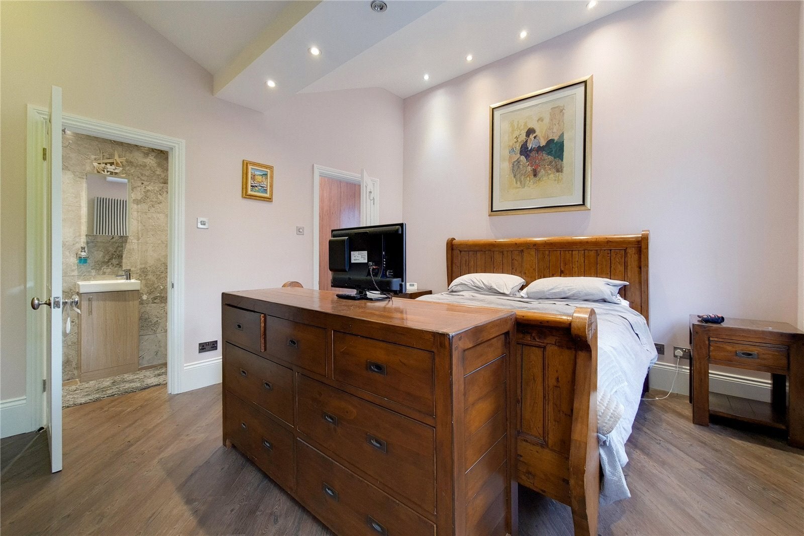 House Wildwood Grove in Greater London