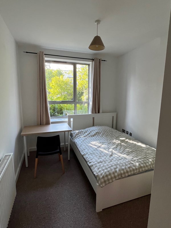 Room Gloucester Road in Bristol