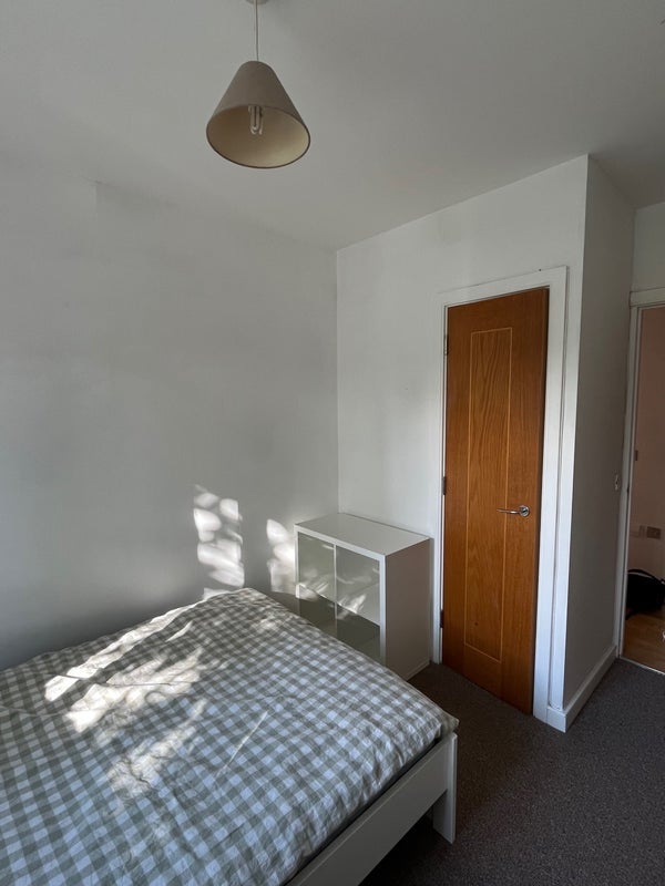 Room Gloucester Road in Bristol