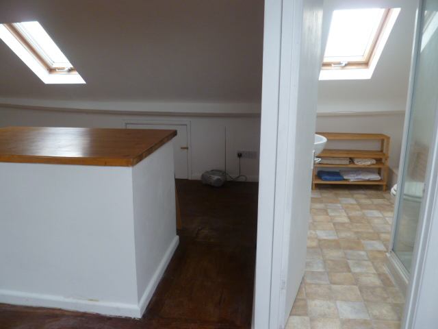 Room Wick Road in Bristol