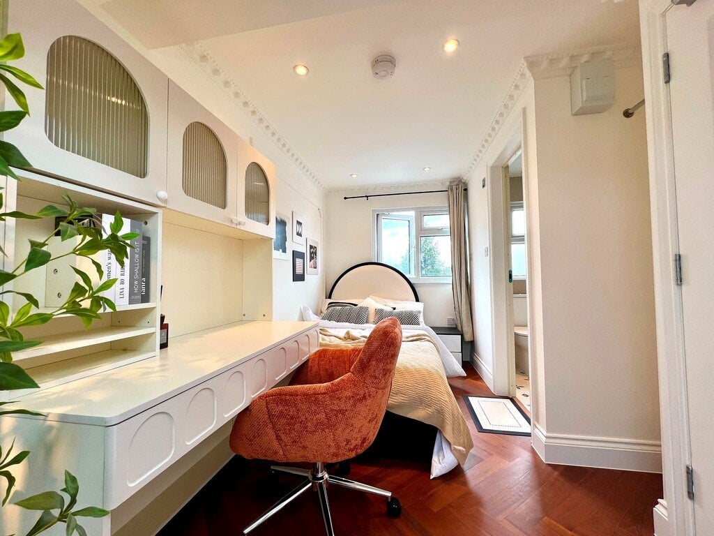 Room Drapers Road in Greater London