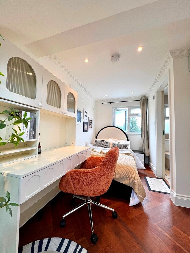 Room Drapers Road in Greater London