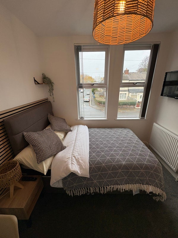 Room Cromwell Road in Salford