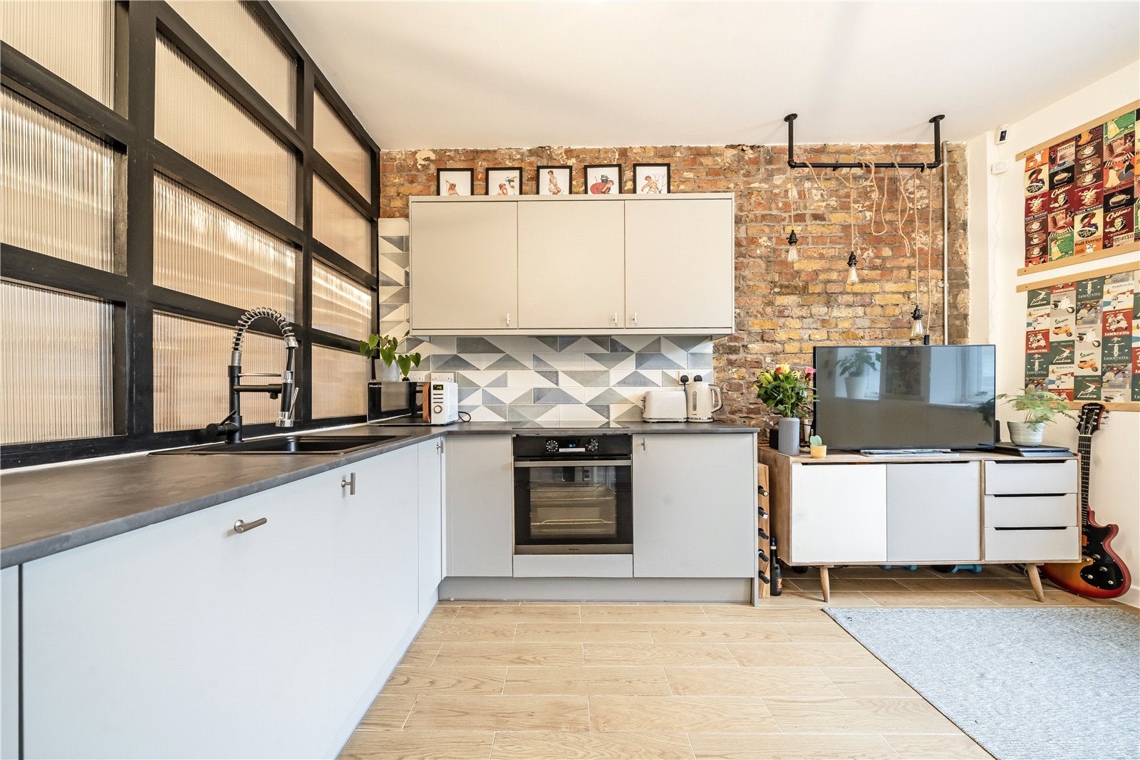 Flat Station Terrace in Greater London