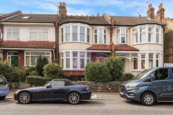 Flat Cranley Gardens in London