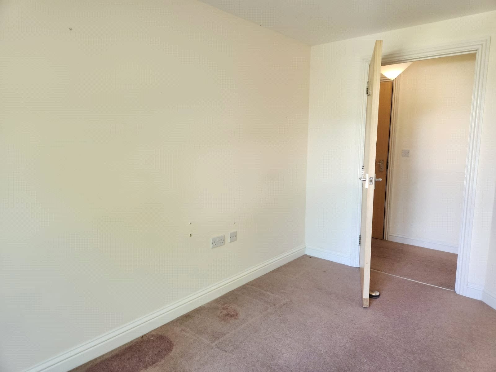 Flat Tudor Way in Woking