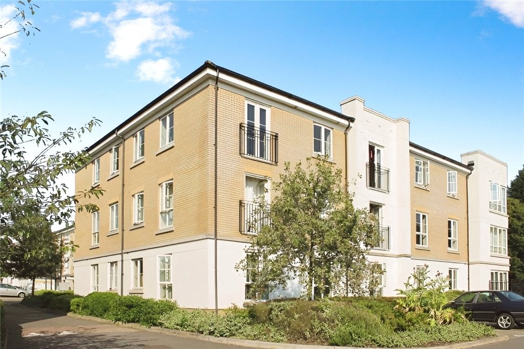 Flat Tudor Way in Woking