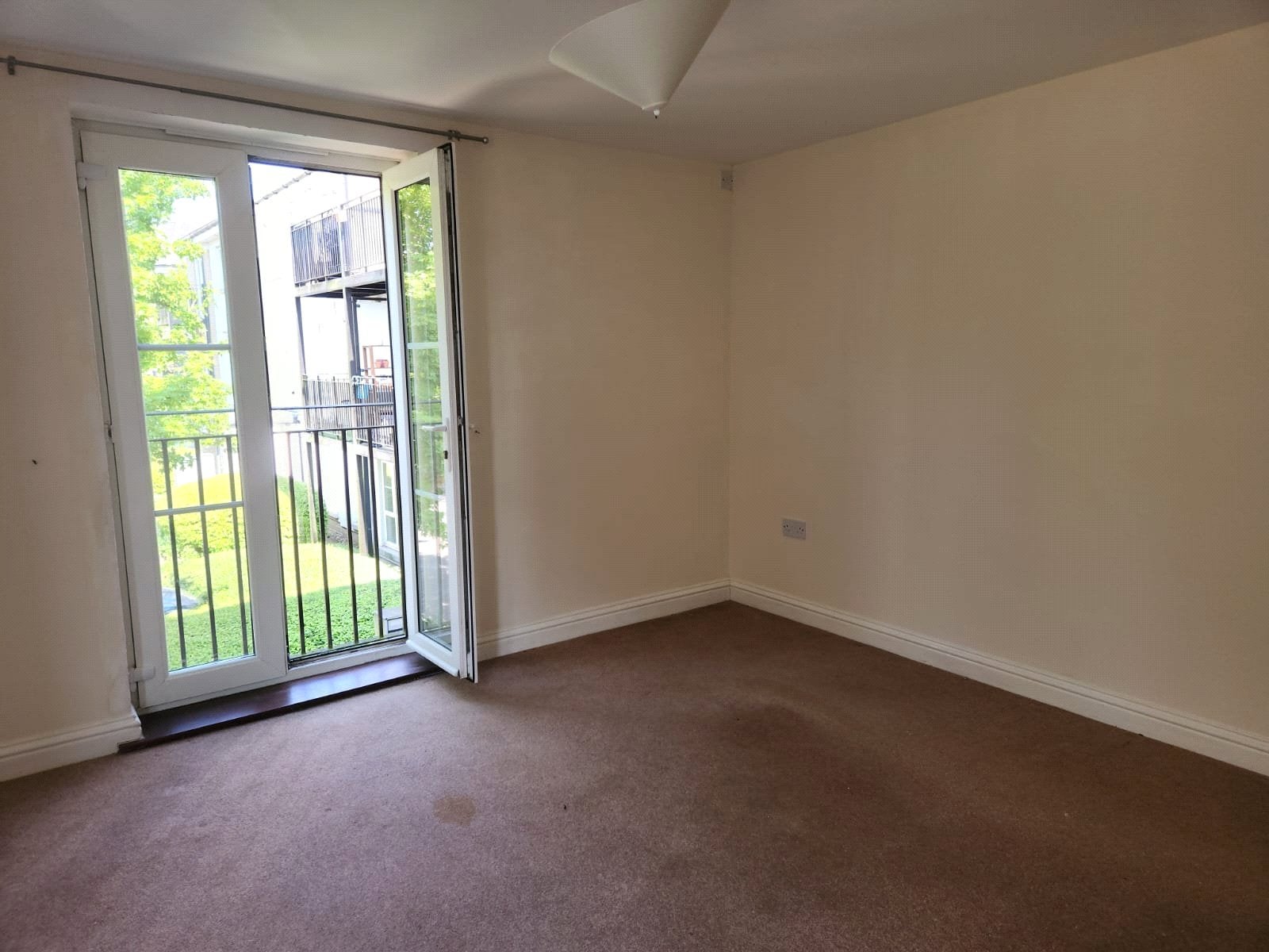 Flat Tudor Way in Woking