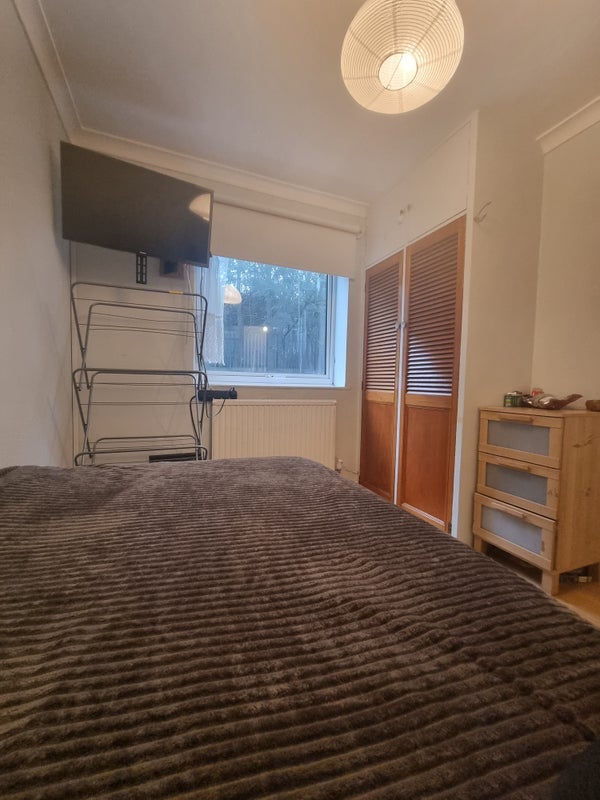 Room Heybourne Road in Greater London