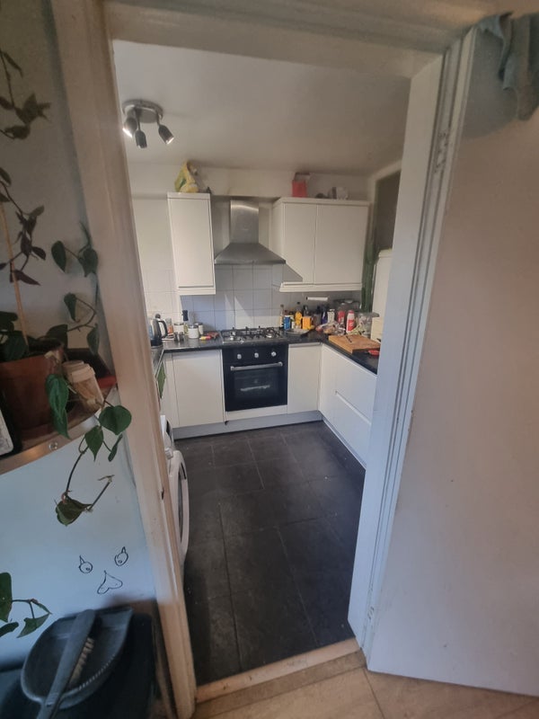 Room Heybourne Road in Greater London