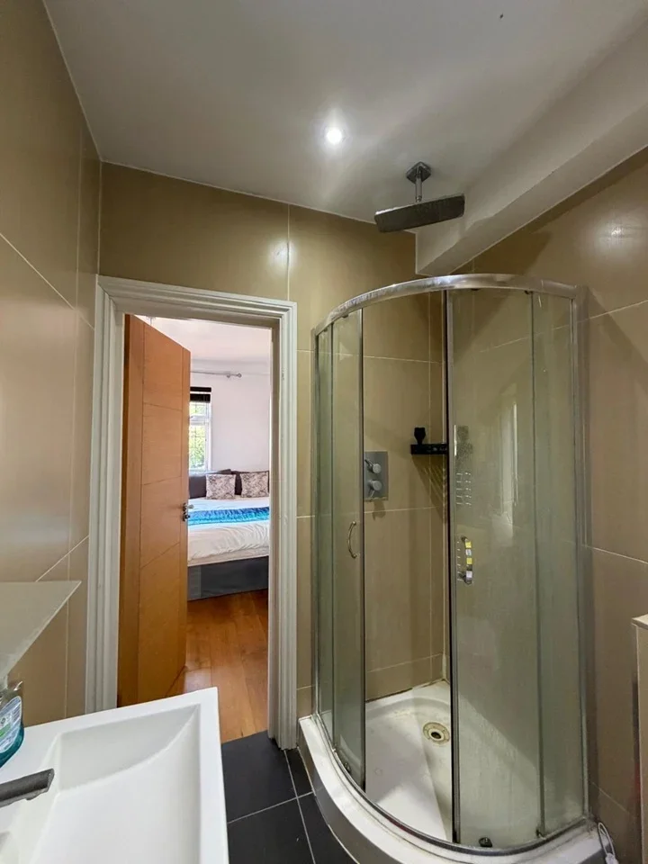 Room Totteridge Lane in Greater London