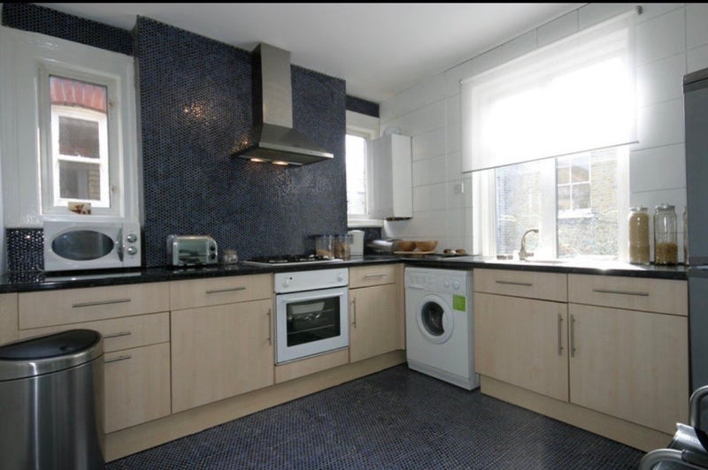 Room Dumbarton Road in Greater London
