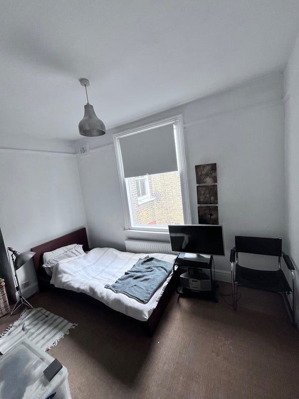 Room Dumbarton Road in Greater London