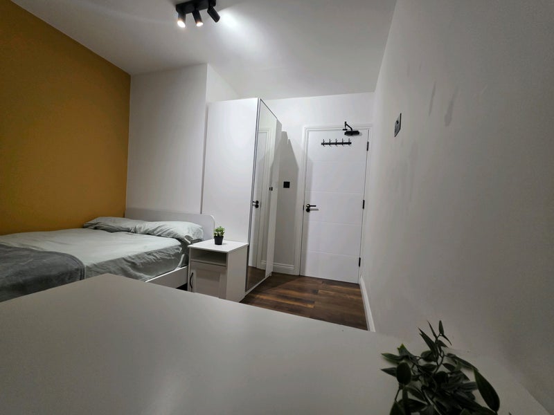 Room Homesdale Road in Greater London