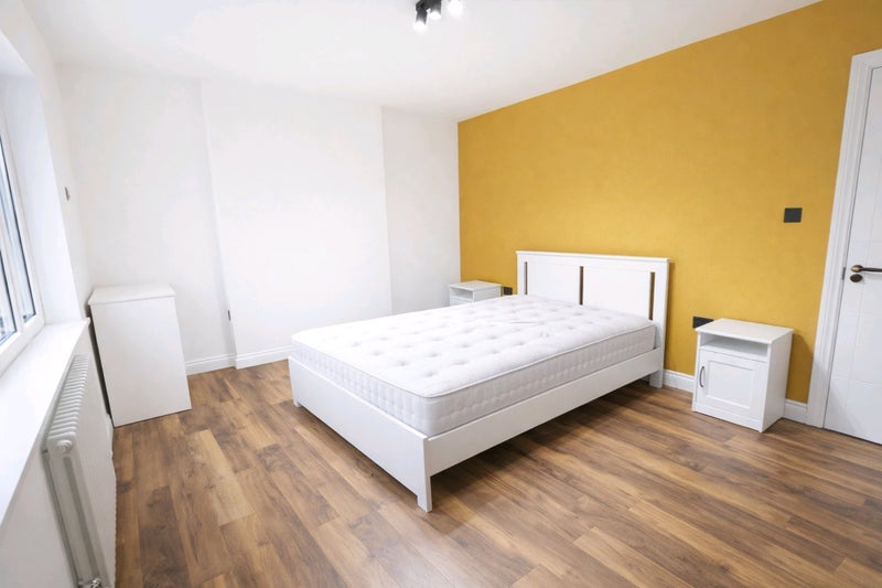 Room Homesdale Road in Greater London
