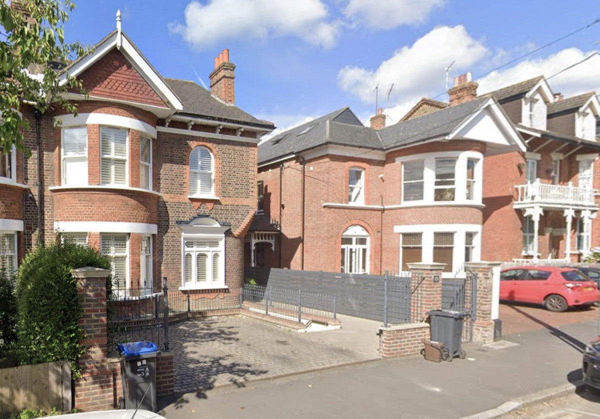 Flat Elm Grove in Greater London