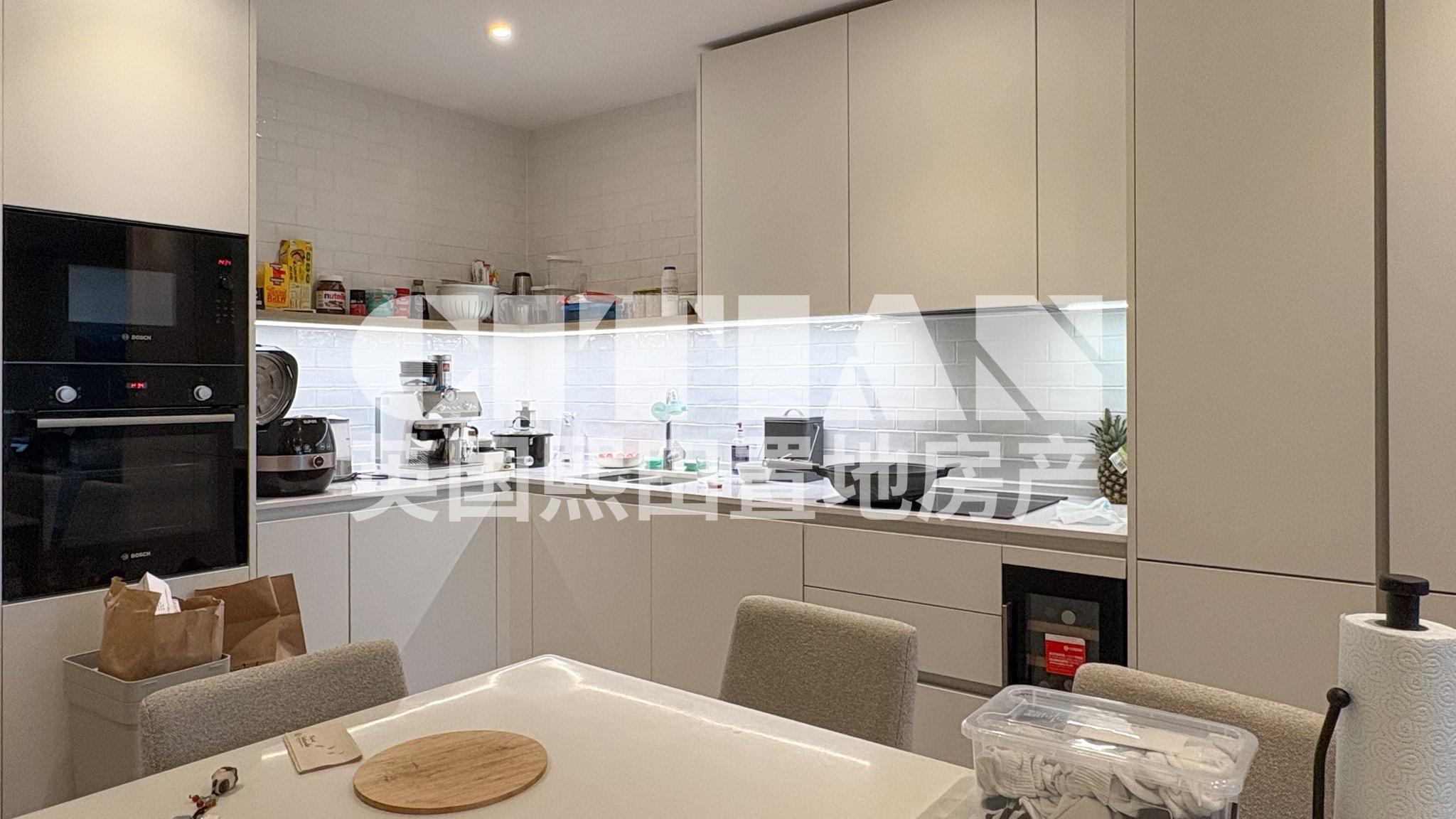 Flat Beresford Avenue in Greater London