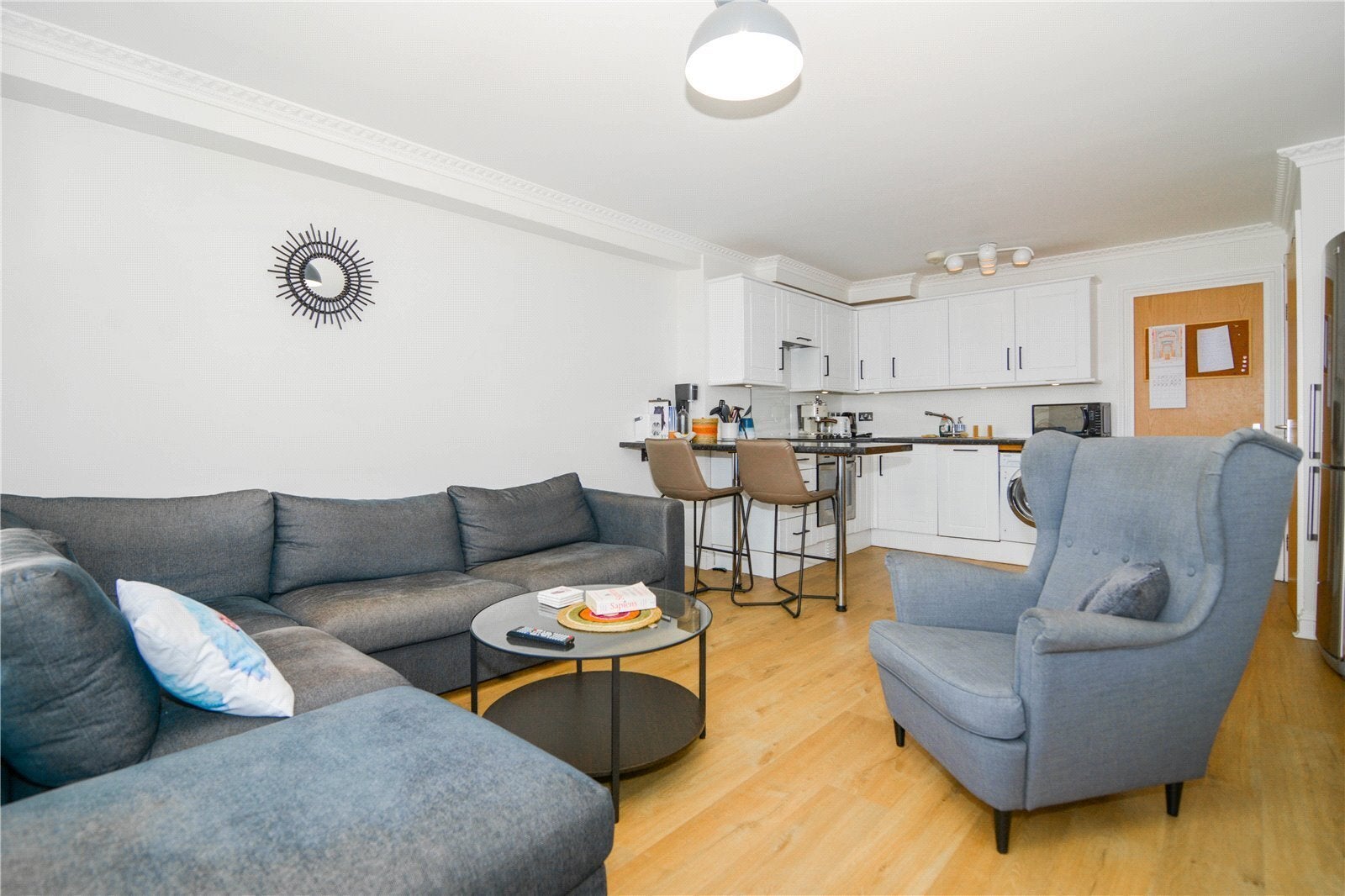 Flat Mossbury Road in Greater London