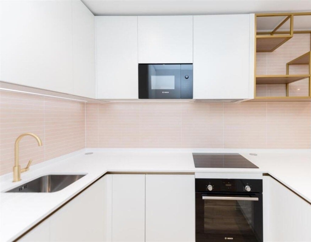 Flat Abbeydale Road in Greater London