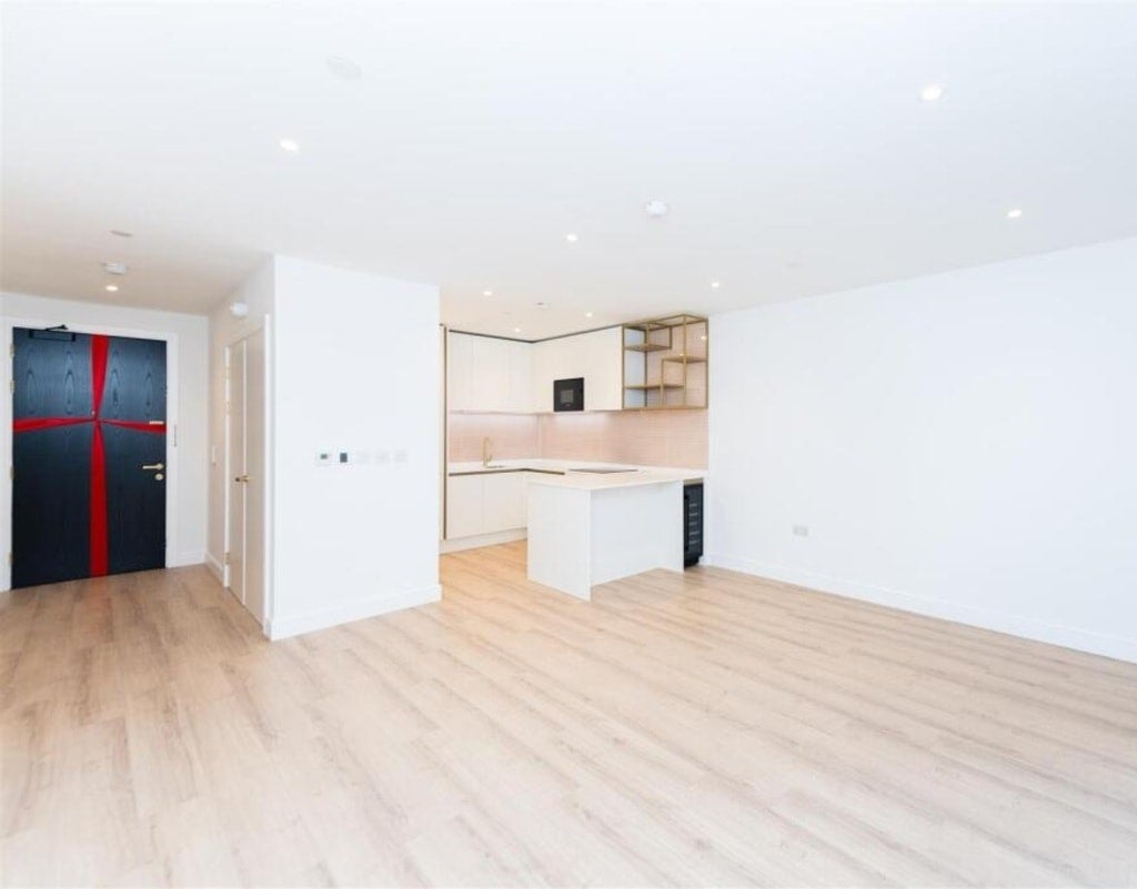 Flat Abbeydale Road in Greater London