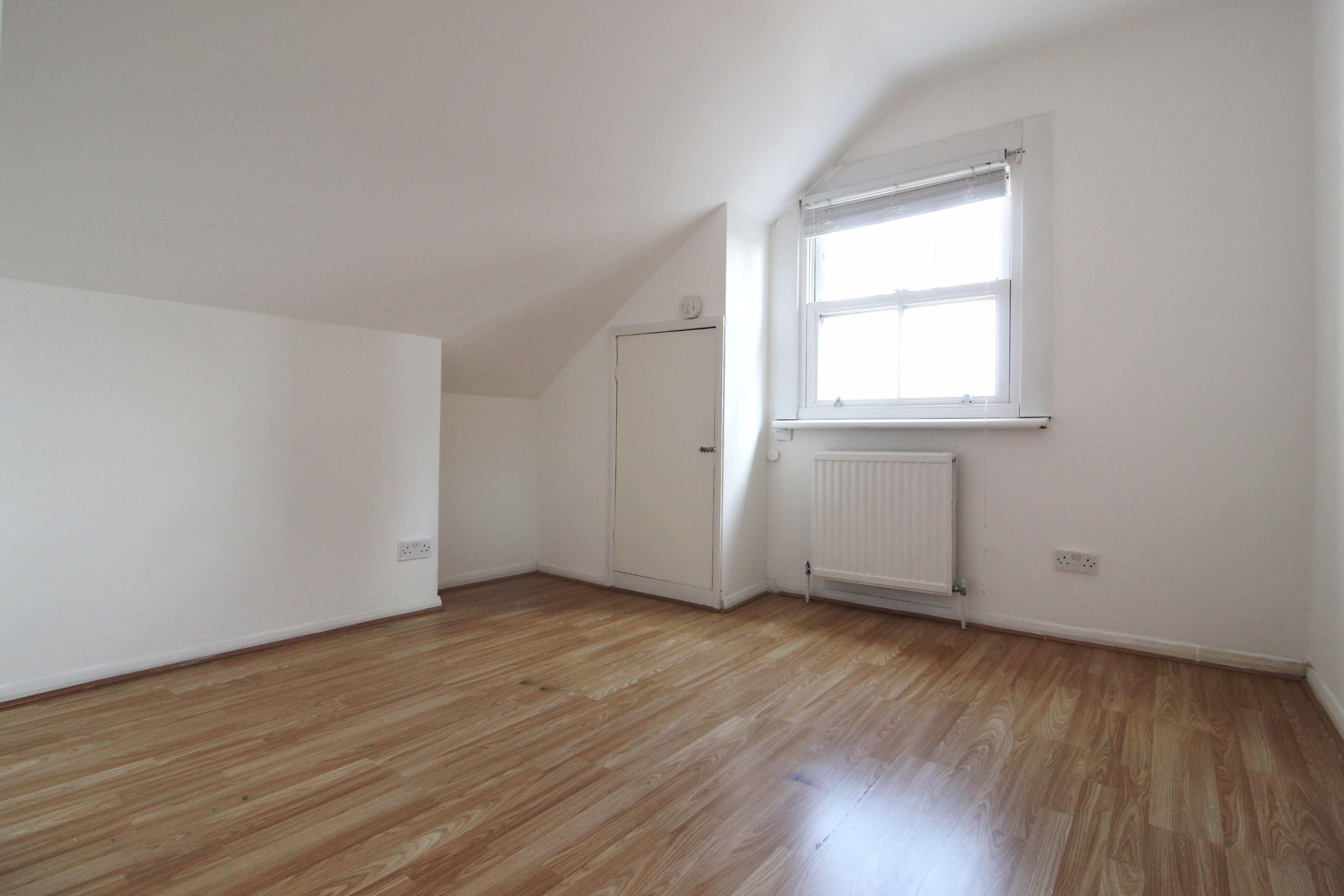 Flat Streatham High Road in Greater London