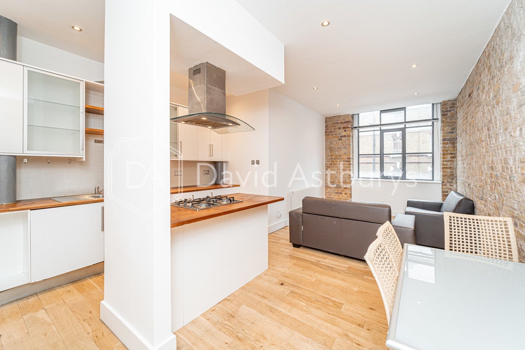 Flat Nathaniel Close in Greater London