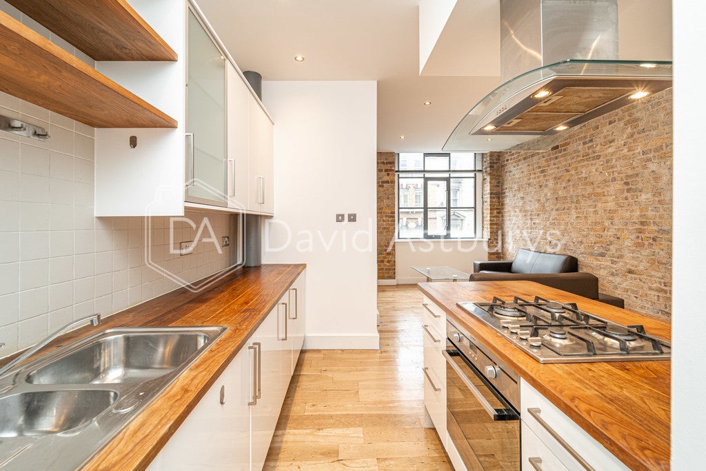 Flat Nathaniel Close in Greater London
